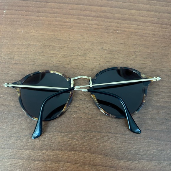 Ray-Ban Classic Tortoise Sunglasses - Picture 2 of 3